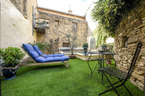 Character residence of 180 m2 with pool 14 km from Uzès