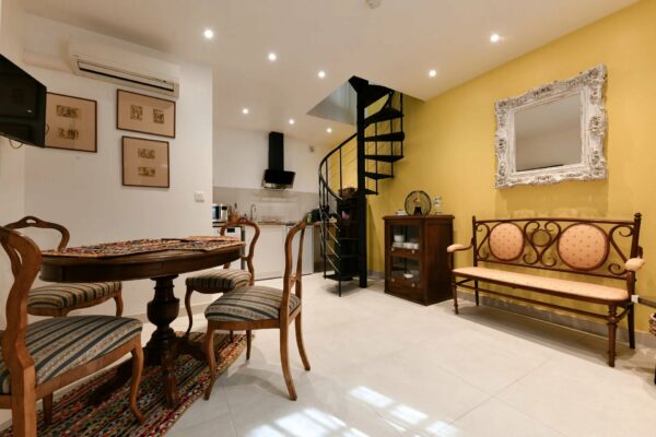 Town house with two split level apartments in Uzès