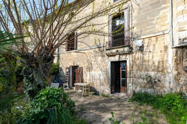 19th C. property in the heart of a popular village, 5 km from Uzès
