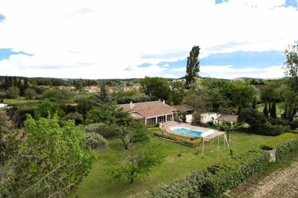 4 bedroom single-storey property in a protected area 3.2 km from Uzès