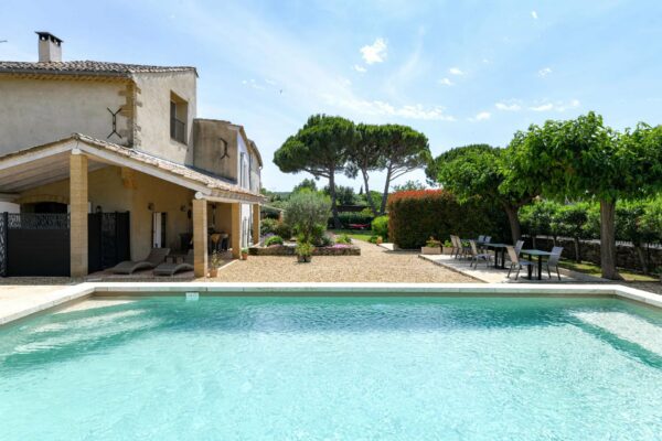 Winegrower's farmhouse with garden and swimming pool 7km from Uzès