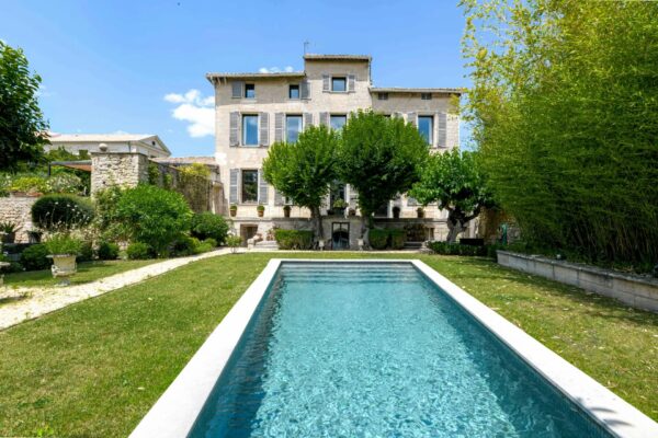 Unique property with garden and pool in the heart of Uzès