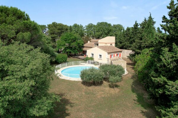 Property in the heart of a magnificent park - center of Uzès