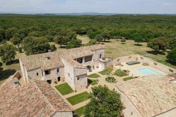 Somptueux domaine forestier au cœur de la garrigue