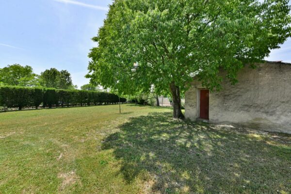 Uzès : Mazet with garage on a 900 m2 building plot