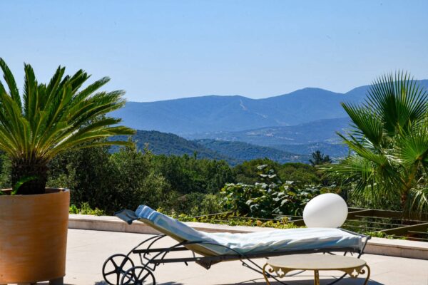 Superb property with pool, near Saint-Tropez