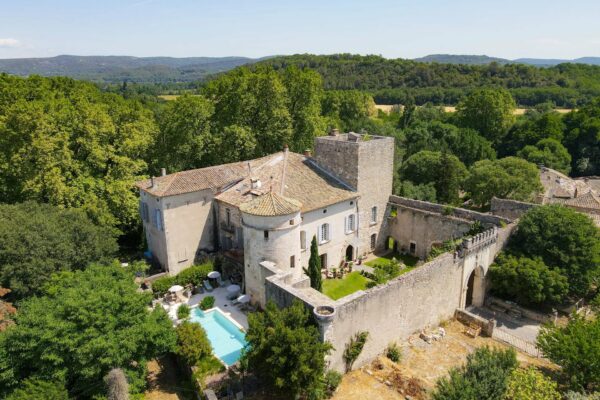 Sumptuous castle,  park with pool and old mill