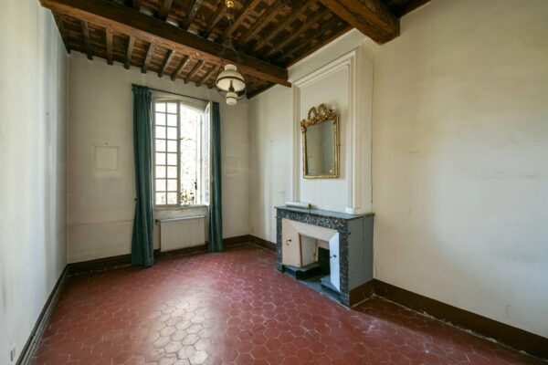 Uzès historic center: Charming town house of 134 m2