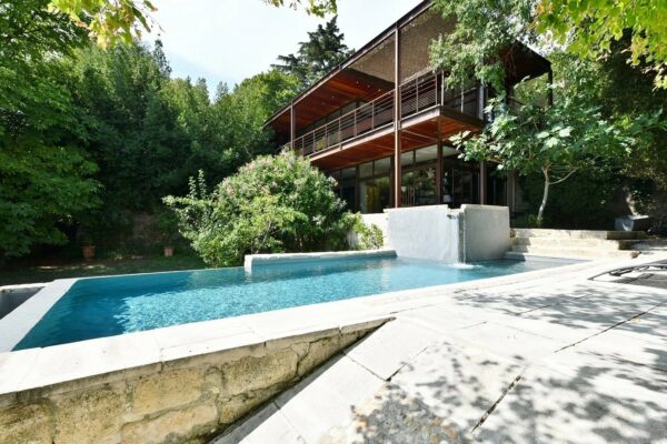 Superb property on a 4.610 m2 park in Uzès