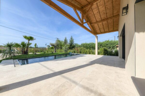 Beautiful contemporary property with garden and pool 7 km from Uzès