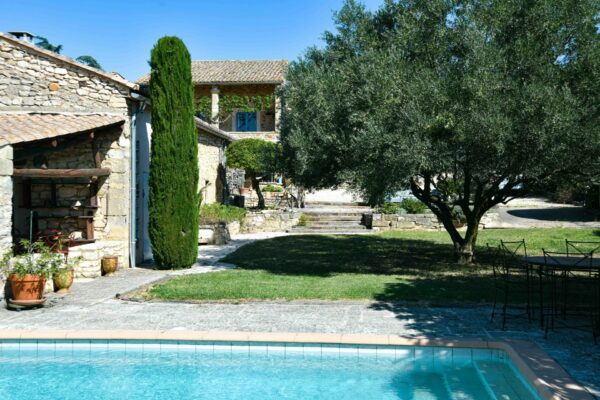 Village property with guest house, garden and swimming pool