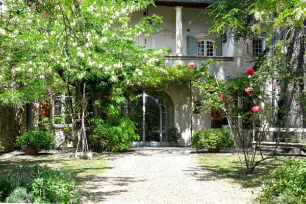 Propriété d’exception de 328 m2 au cœur d’un village prisé