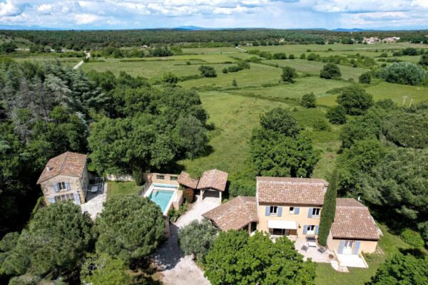 Southern-style house of 193 m2 with guest cottage