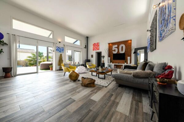 Property of 210 m2, garden, workshop and pool