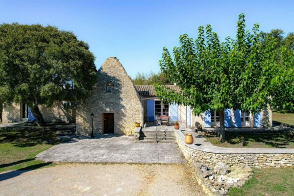Uzès : Propriété de 255 m2 avec parc arboré et piscine