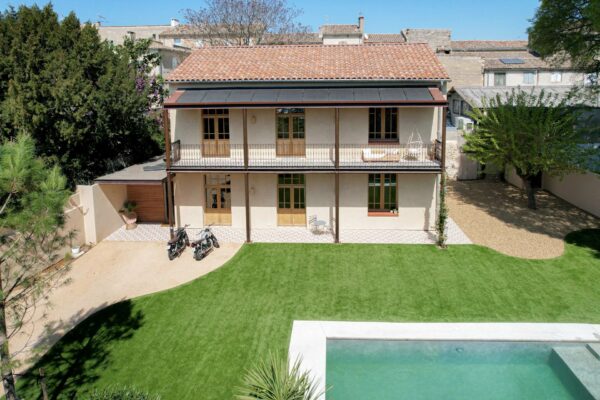 Uzès centre historique : très belle maison de 183 m2 avec jardin et piscine