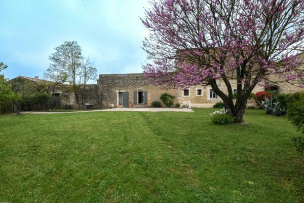 Unique apartment in Uzès with garden and garage