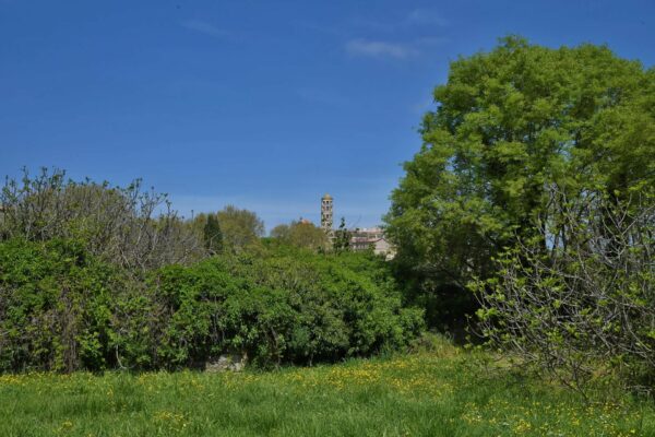 Building plot 140 metres from the historic centre