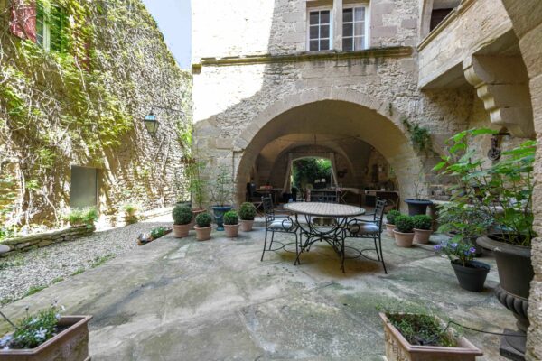 historical property of 450m2 from 4km of Uzès