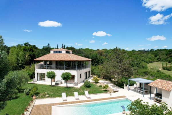 Contemporary architect-designed property with unique lines