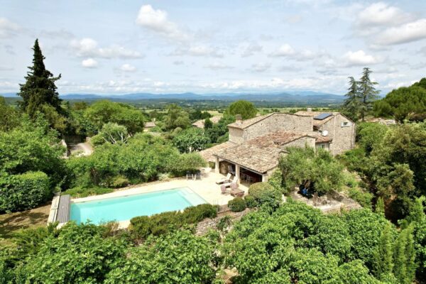 Stone farmhouse with swimming pool and panoramic views