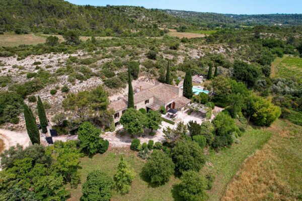 Authentic country farmhouse set in beautiful natural surroundings