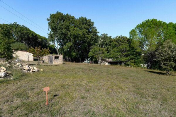 Terrain constructible de 667 m2 au calme, à 14 km d’Uzès