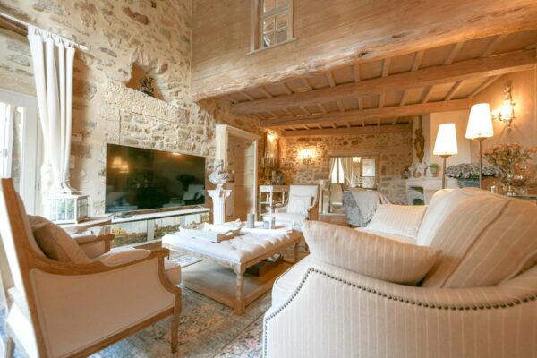 Demeure de caractère de 180 m2 avec bassin à 14 km d'Uzès