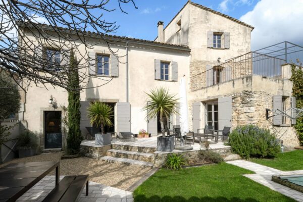 Restored village house 174 m2 with garden and pond