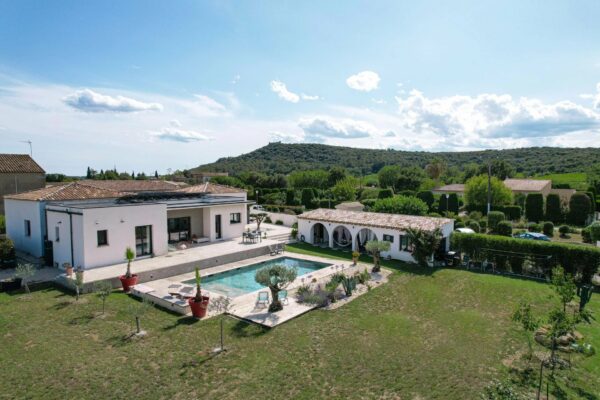 Superbe propriété contemporaine, jardin et piscine