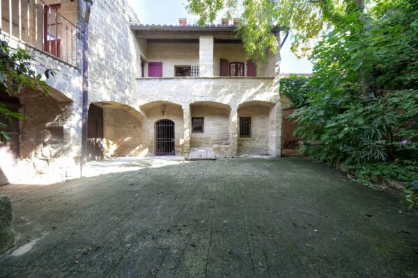 Demeure de charme avec cour à 5 km d’Uzès