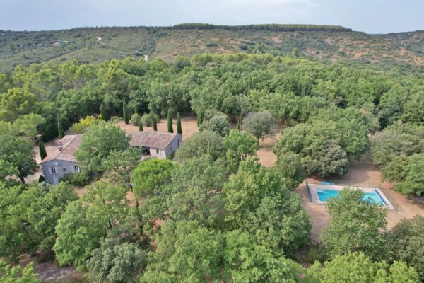 Domaine de 6,4 ha aux portes d’Uzès, Vues exceptionnelles