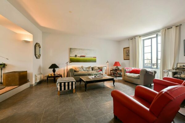 Charming apartment overlooking the Duchy of Uzès