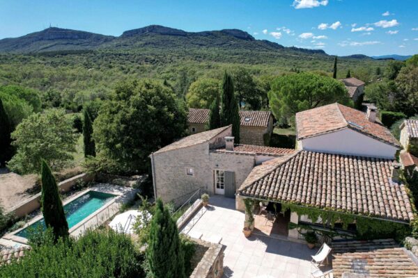 Restored village house of 195 sq m with garden and pool