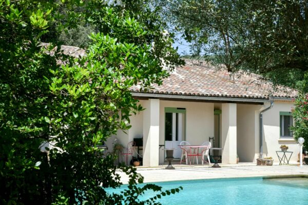 Propriété de plain-pied avec vue dégagée à 8 km d’Uzès