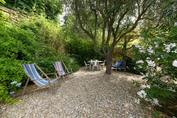 Character house with garden and swimming pool 11 km from Uzes