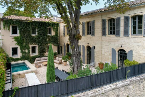 Superb property of 281 m2 with garden in the center of Uzès
