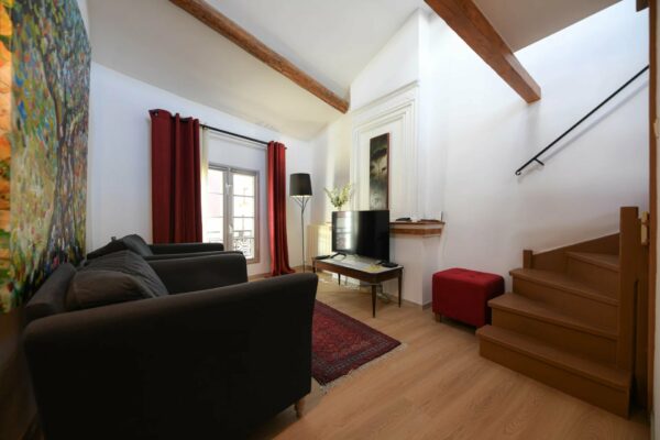 Uzès historic center: Charming little town house with terrace
