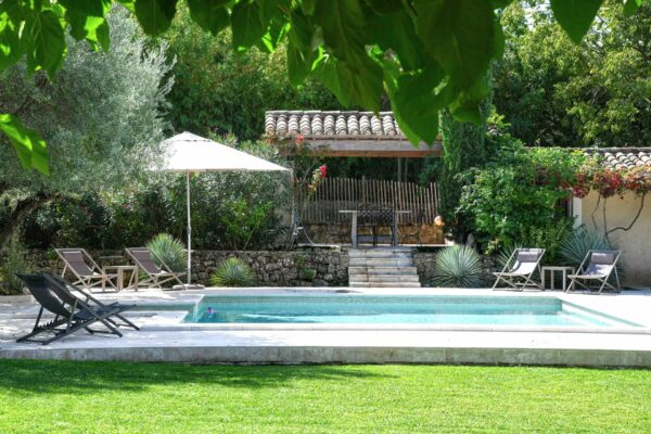 Unique Location in Uzès: Stunning Property with 2,841 m2 Park and Pool