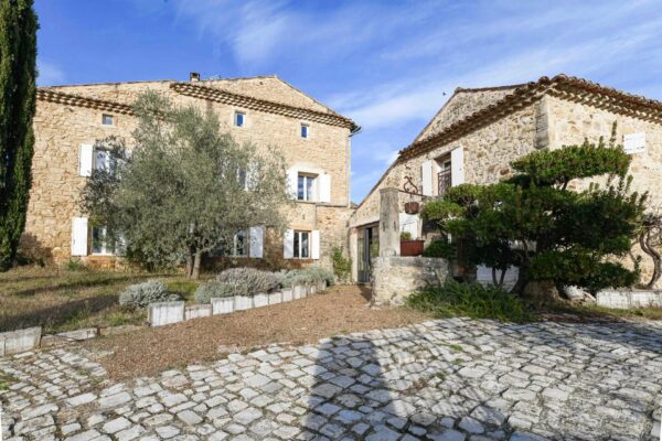 10 bedroom estate set in 4,989 m2 of grounds