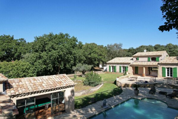 Charmante propriété nichée dans un écrin de verdure