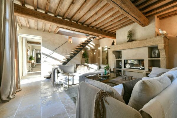 Beautiful village property of 330 m2 with garden and pool