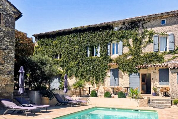 Demeure de village du XIXe de 238 m2 avec piscine