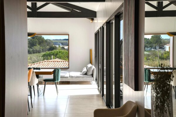 Uzès: Contemporary property with panoramic views