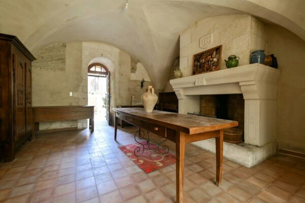 Village property of 276 m2, courtyard, terrace, garage