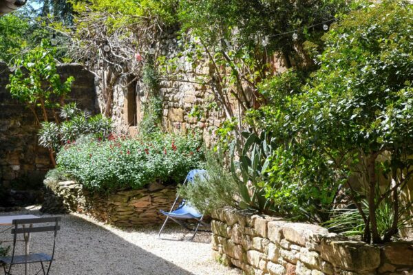Charming character home with garden, 3.5 km from Uzès