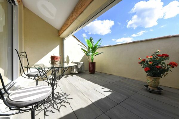 Charming, restored village house with terrace, 4 km from Uzès