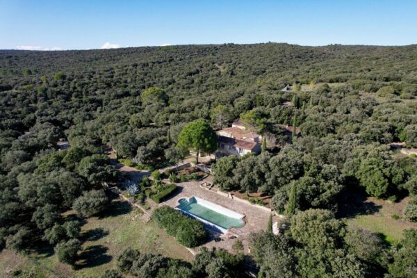 Domaine de 4 hectares aux portes d'Uzès