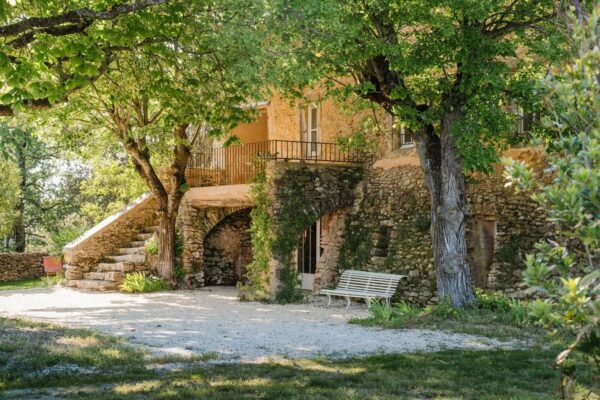 Mas rénové de 399 m2 avec parc et piscine