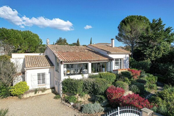 Charmante maison méridionale de 164 m2 avec superbe jardin et piscine